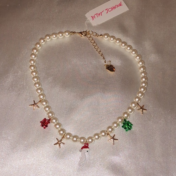 Betsey Johnson Faux Pearl Necklace + Bow, Starfish & Santa Seahorse Charms NWT - Picture 2 of 13